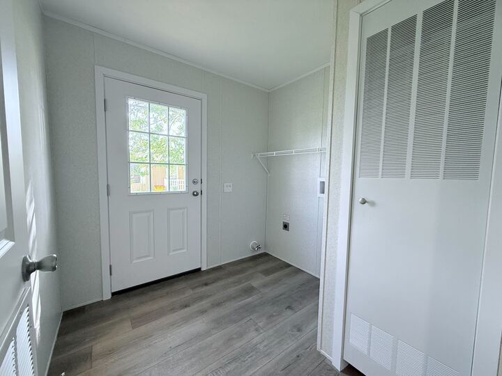 Building Photo - 29909 Flushing Dr