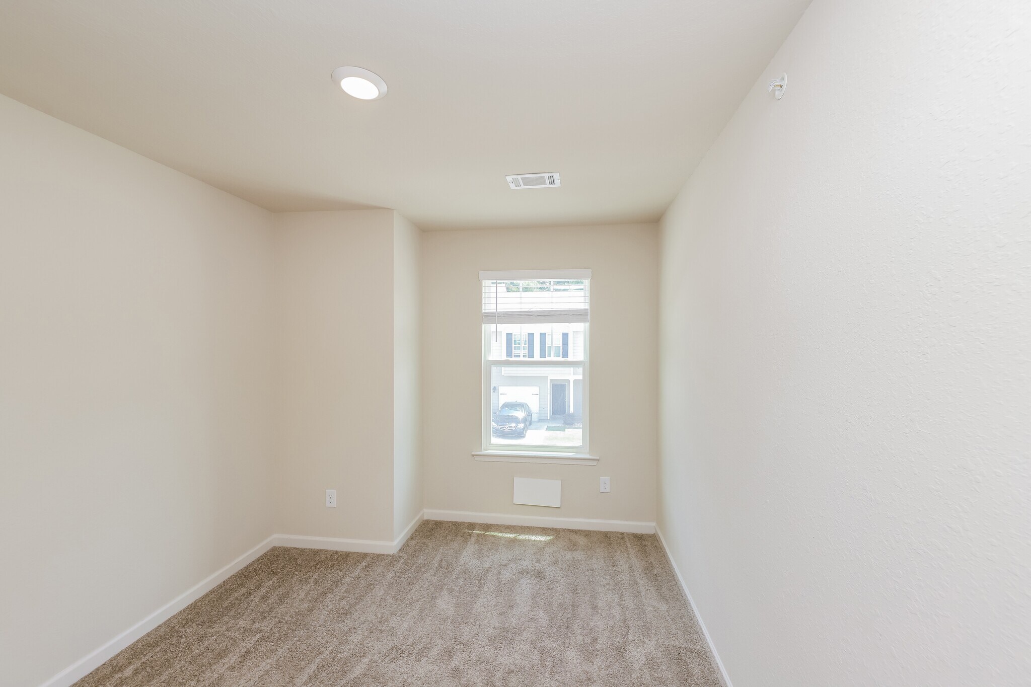 Building Photo - 207 Highwood Ln