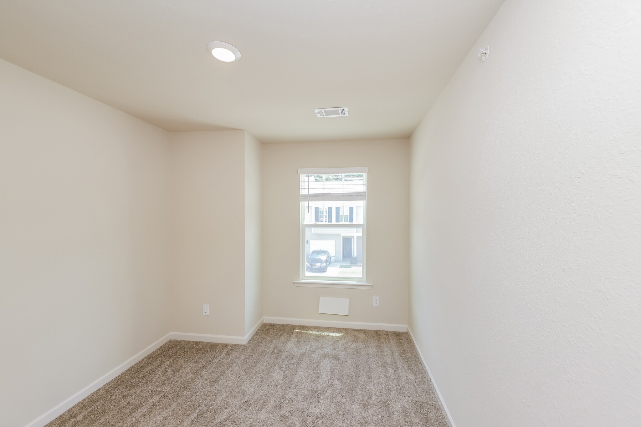 Building Photo - 604 Highwood Ln