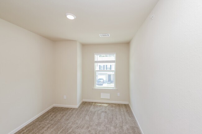 Building Photo - 1210 Highwood Ln