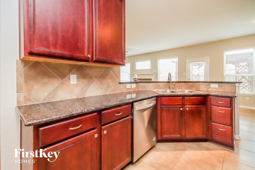 Building Photo - 6707 Level Pond Ln