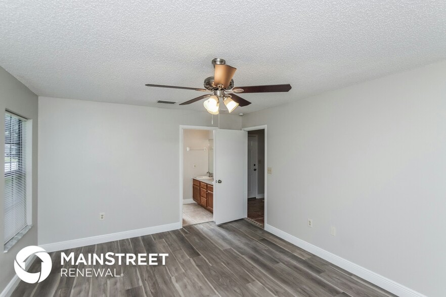 Building Photo - 707 Isar Ave NW