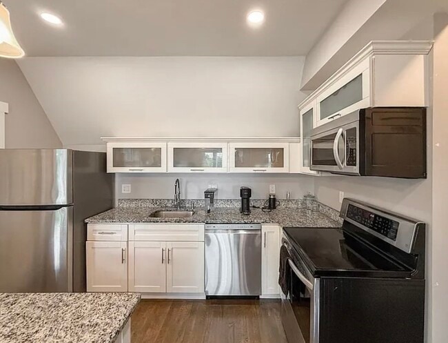 Building Photo - 468 Salem St