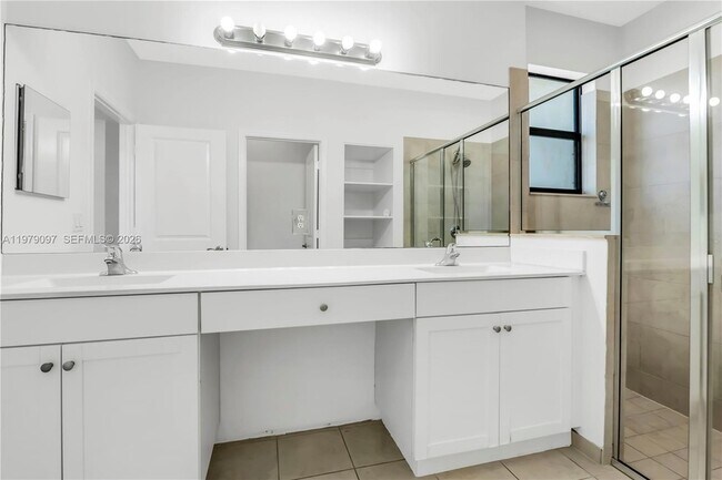 Building Photo - 2541 SE 1st St