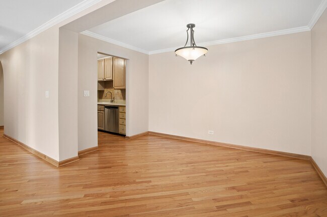 Building Photo - 400 Ascot Dr