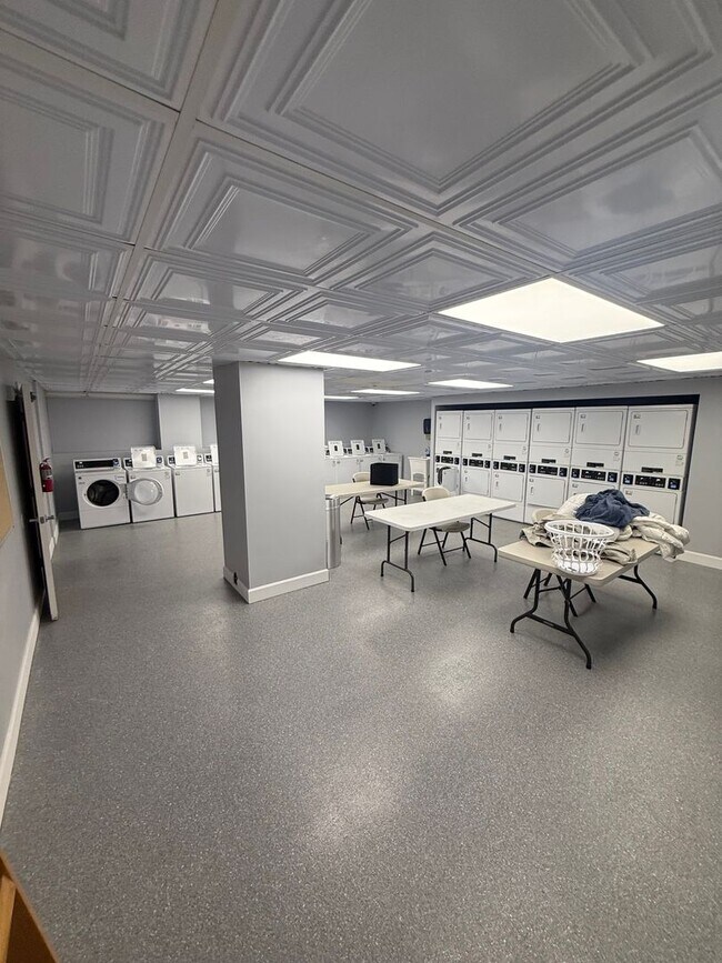 Building Photo - Fantastic Studio in The Metropolitan Condos