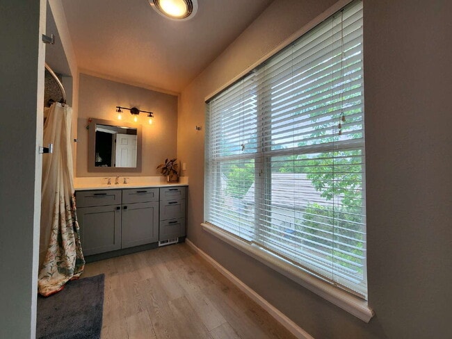 Building Photo - Stunning 3 Bedroom Townhome Tucked Away In Breathtaking Community