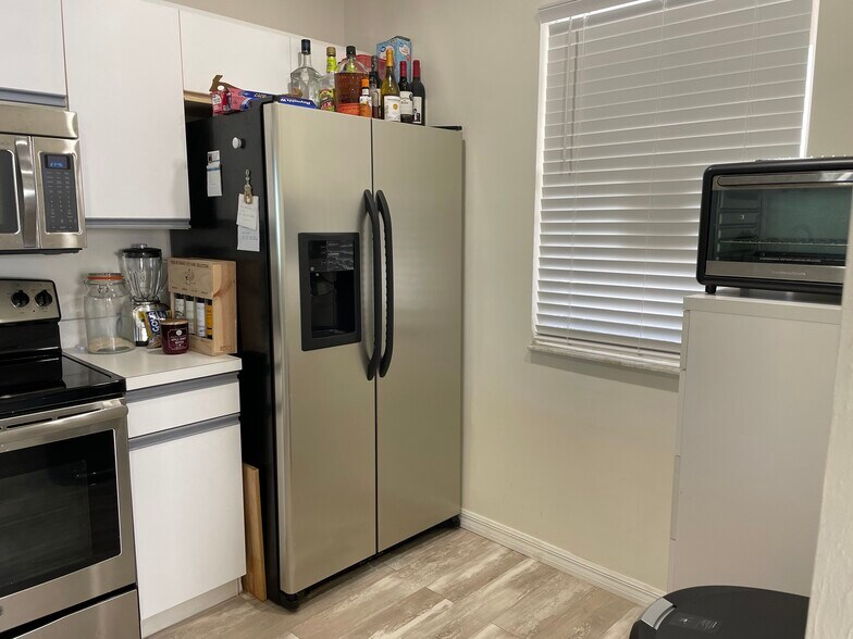 Building Photo - 328 Bradstrom Cir