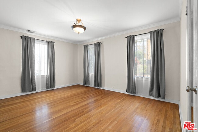 Building Photo - 830 N Orange Dr
