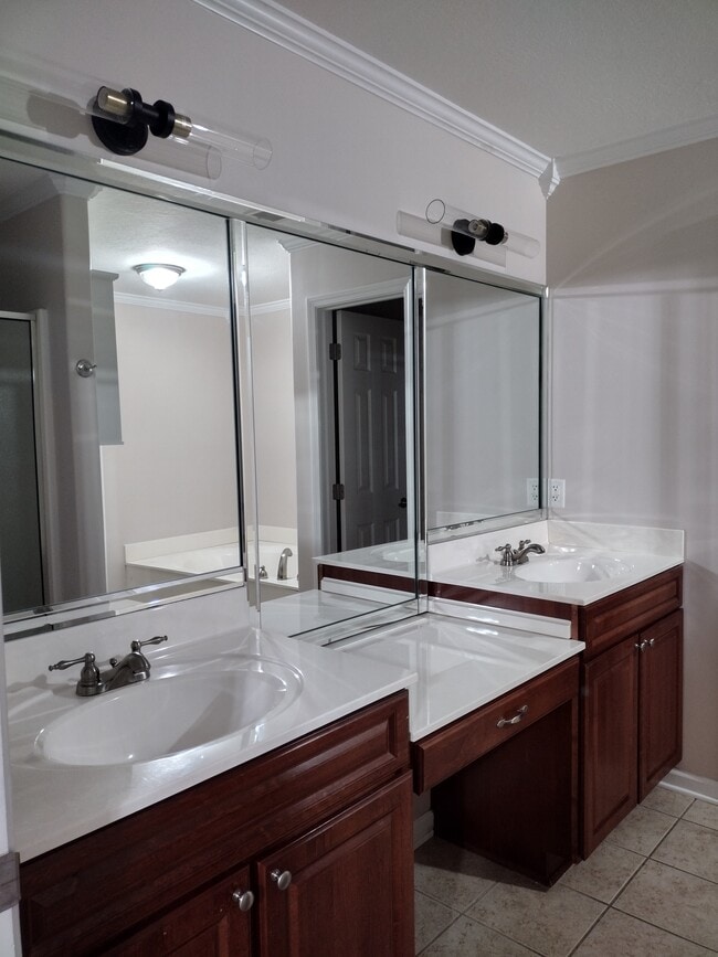 Master Double Sinks - 115 Romie Dr