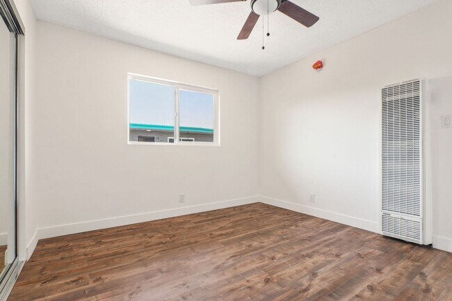 Interior Photo - 1212 W 107th St