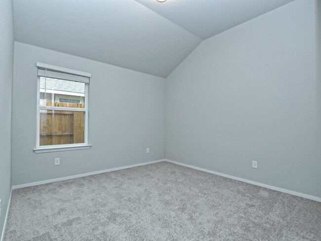 Building Photo - 3 BR / 2 BA - 1533 SF in Bastrop - Close t...