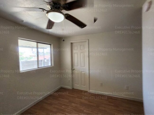Building Photo - 3 bedroom/ 2 bathroom home