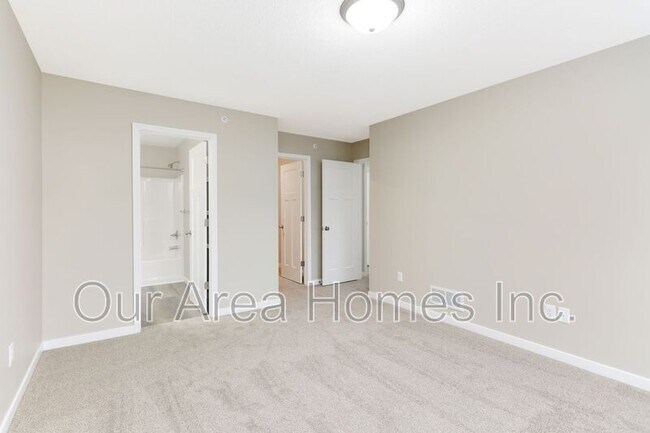 Building Photo - 6138 Manchester Ave NE