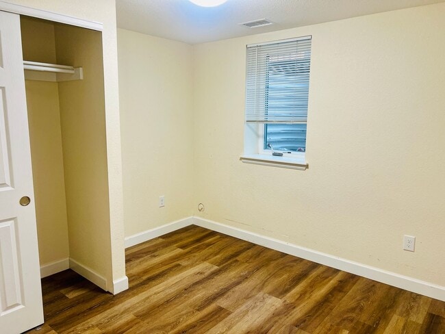 Building Photo - 3 Bed-1 Bathroom Available in Anshutz Medical Center Area - Duplex lower unit