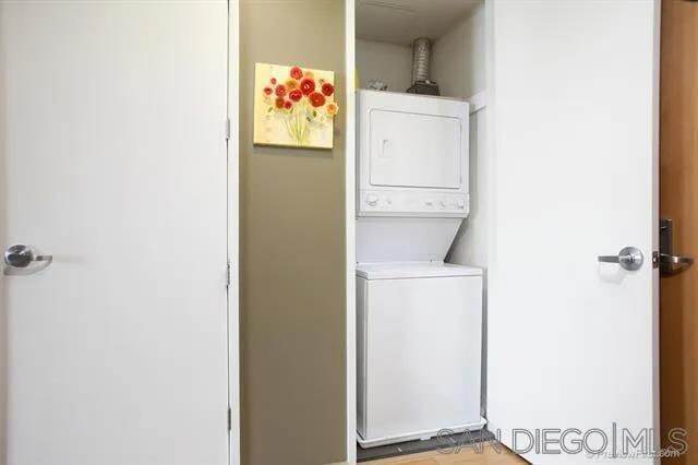 Building Photo - 350 W Ash St