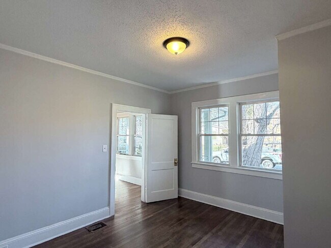 Building Photo - Rare Downtown Asheville Rental: 3BR/2BA House with Huge Yard & City Convenience- Dogs allowed!