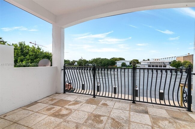 Building Photo - 1309 Middle River Dr