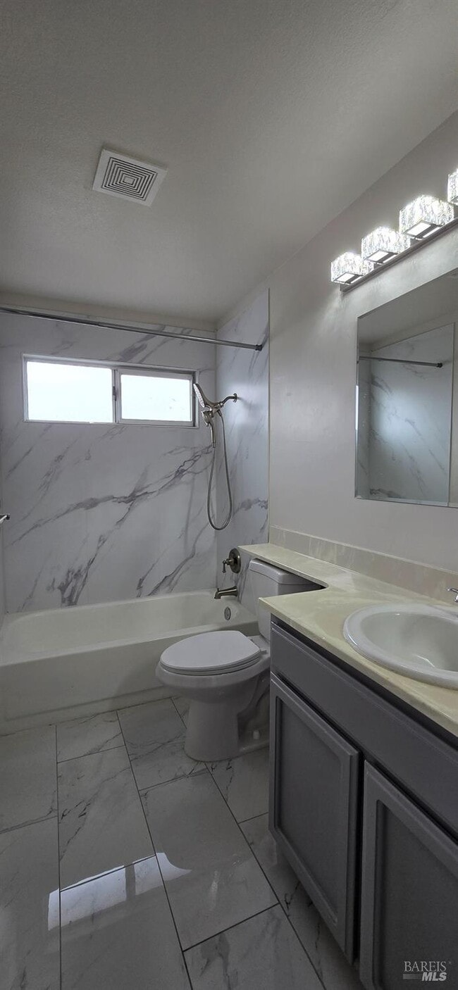 Building Photo - 112 Spinnaker Ct