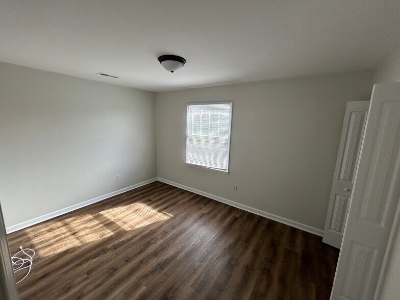 Building Photo - 426 Walnut Ave SE