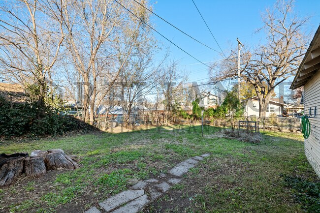 Building Photo - 806 N Faulkner St