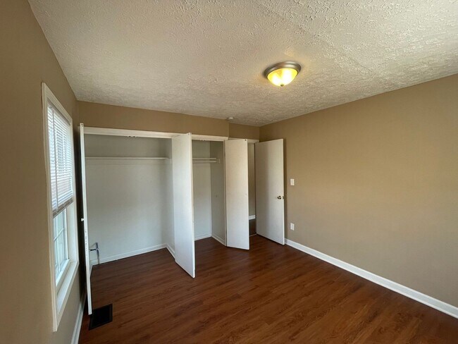 Building Photo - 28 Moore Dr