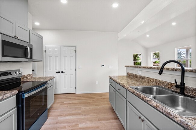 Building Photo - 4415 Castor St