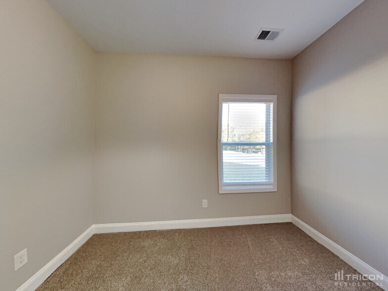 Building Photo - 402 Cranbrooke Dr