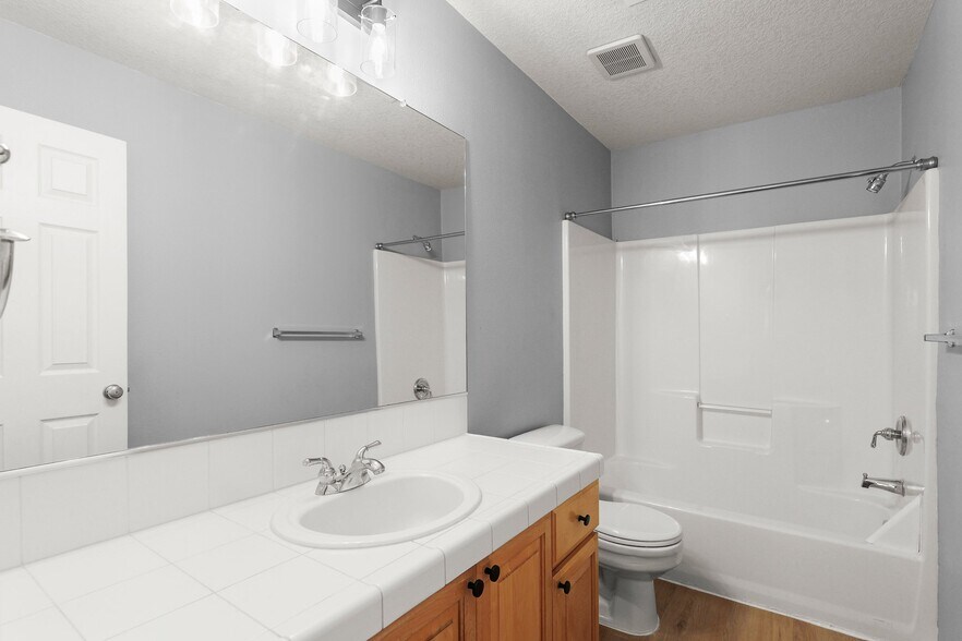 Building Photo - 793 NE 61st Ct