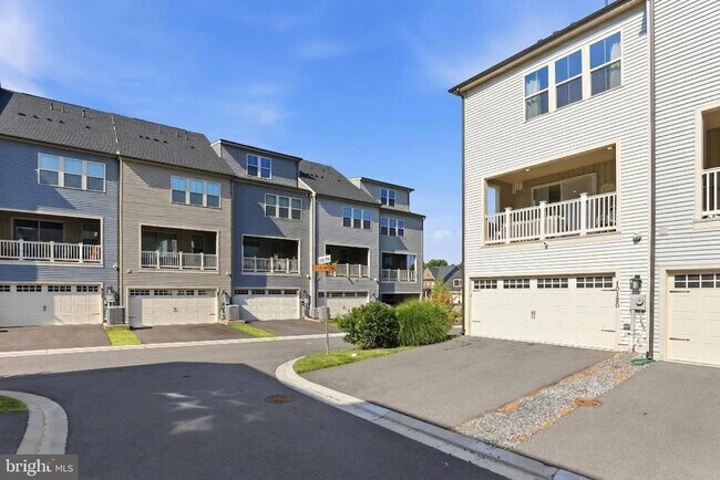 Building Photo - 10120 Stonecat Ct
