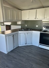 Building Photo - Earls Lot #15