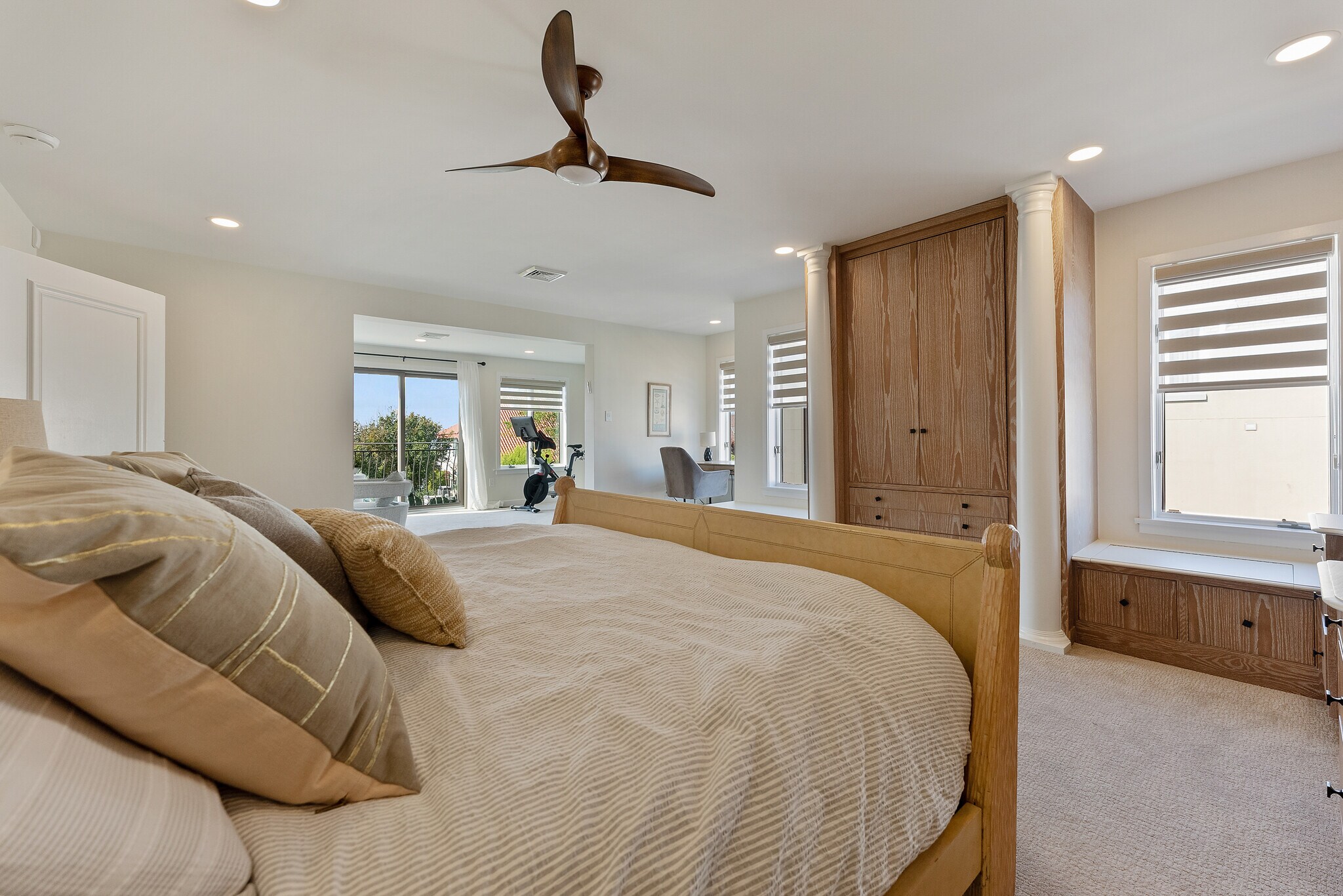 Building Photo - 7600 Bayshore Dr