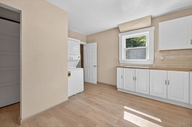 Building Photo - 423 Wendell Terrace