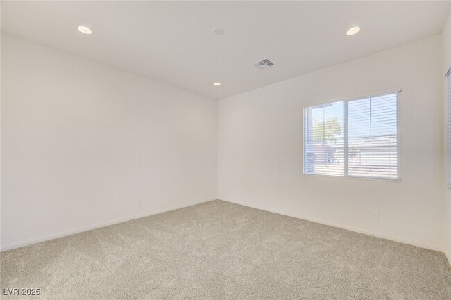 Building Photo - 555 Jerry Bird Ct