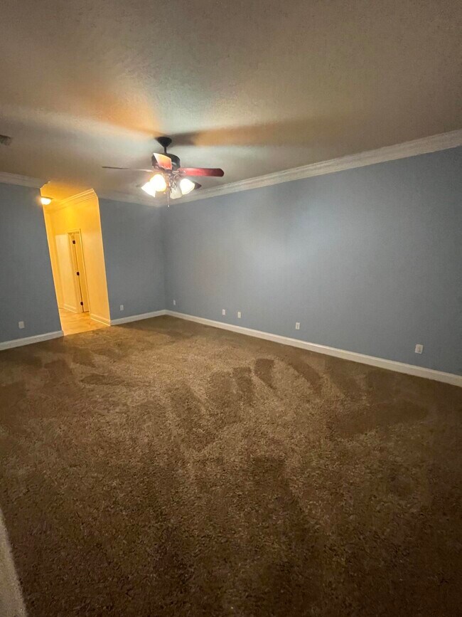 Building Photo - 808 Pine Alley St