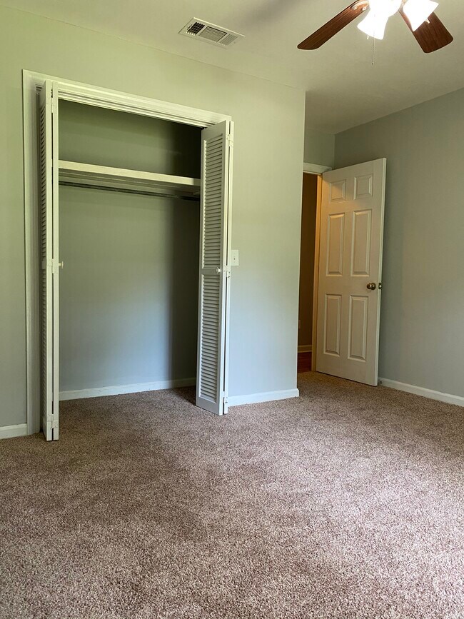 Building Photo - 114 Greenbriar Trail