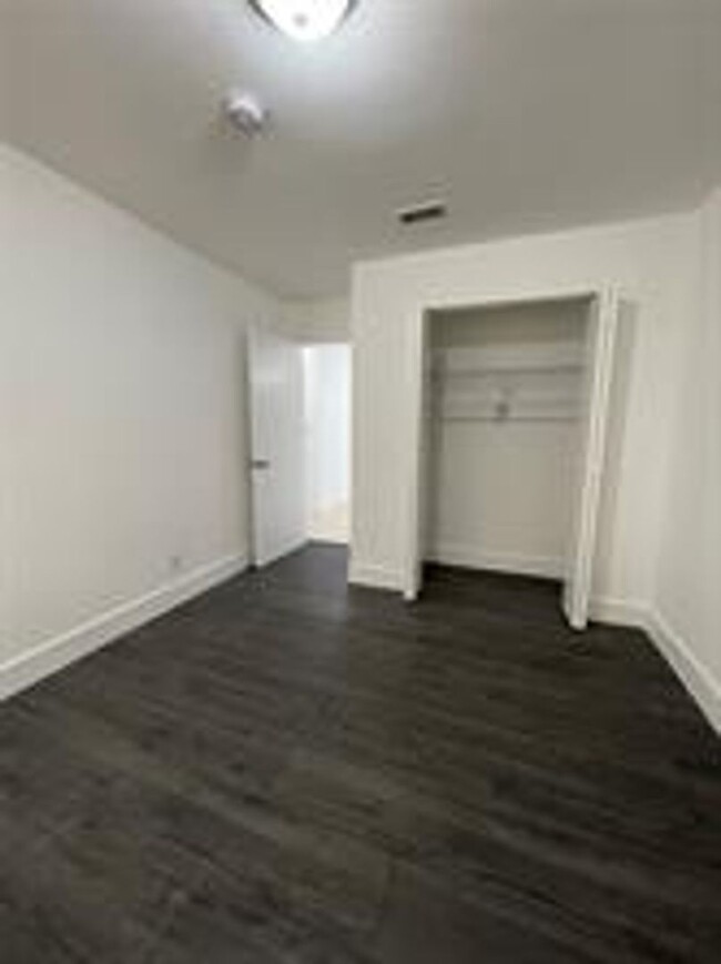 Building Photo - Charming 3-Bedroom, 2-Bathroom Apartment i...