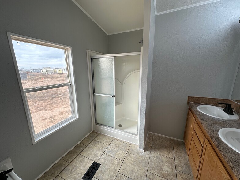 Building Photo - 7301 E County Road 62