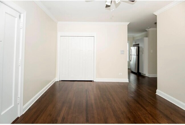 Building Photo - 3817 N Greenview Ave