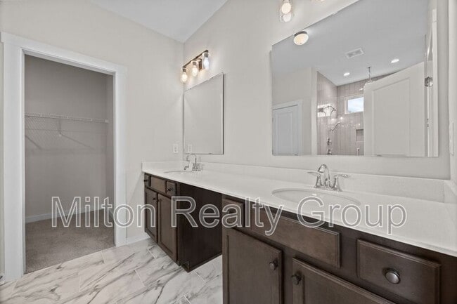 Building Photo - 217 Walker Grv Ln