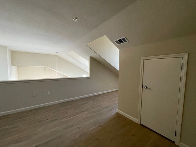 Building Photo - Vessona: Desirable Gated Community: 2bdrm 2bath with Loft!