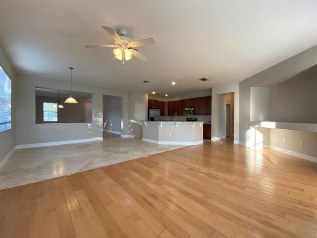 Building Photo - 10060 Stratford Pointe Ave