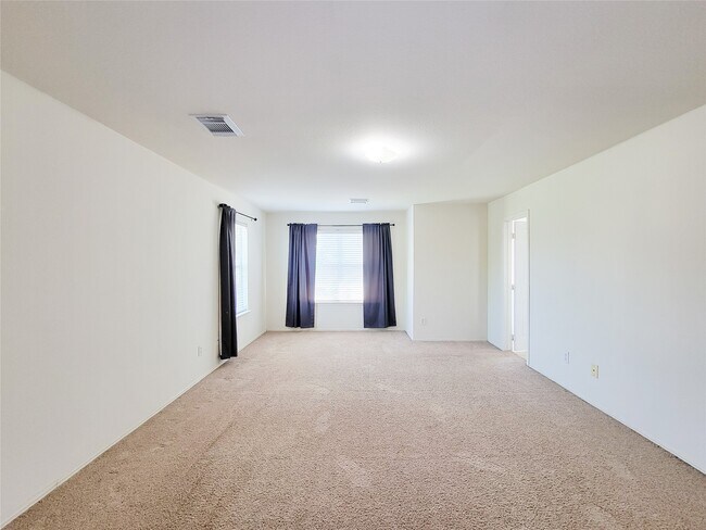 Building Photo - 5746 Roehampton Ct