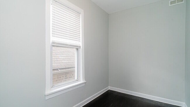 Building Photo - 2049 W Coulter St