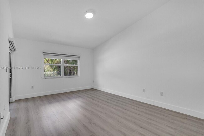 Building Photo - 425 SW 198th Terrace