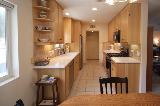 Building Photo - 2396 S Palm Canyon Dr