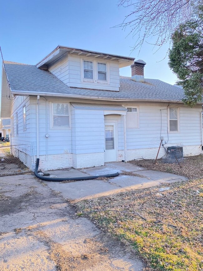 Building Photo - 2436 Laurel Ave N