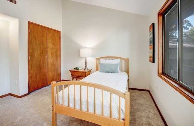 Building Photo - 546 Great Elm Way