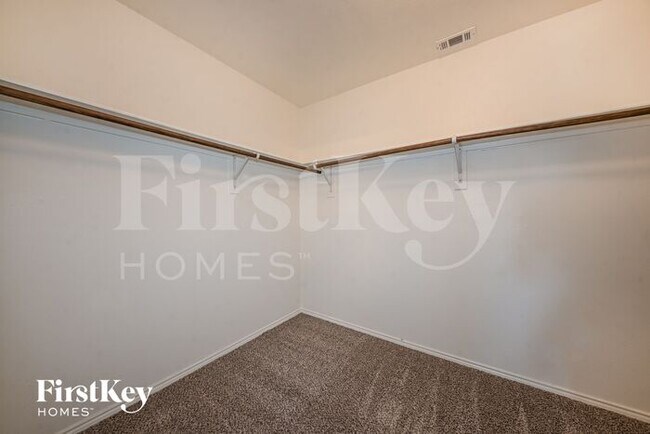 Building Photo - 2803 Englenook Dr