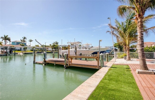 Building Photo - 551 Crystal Dr